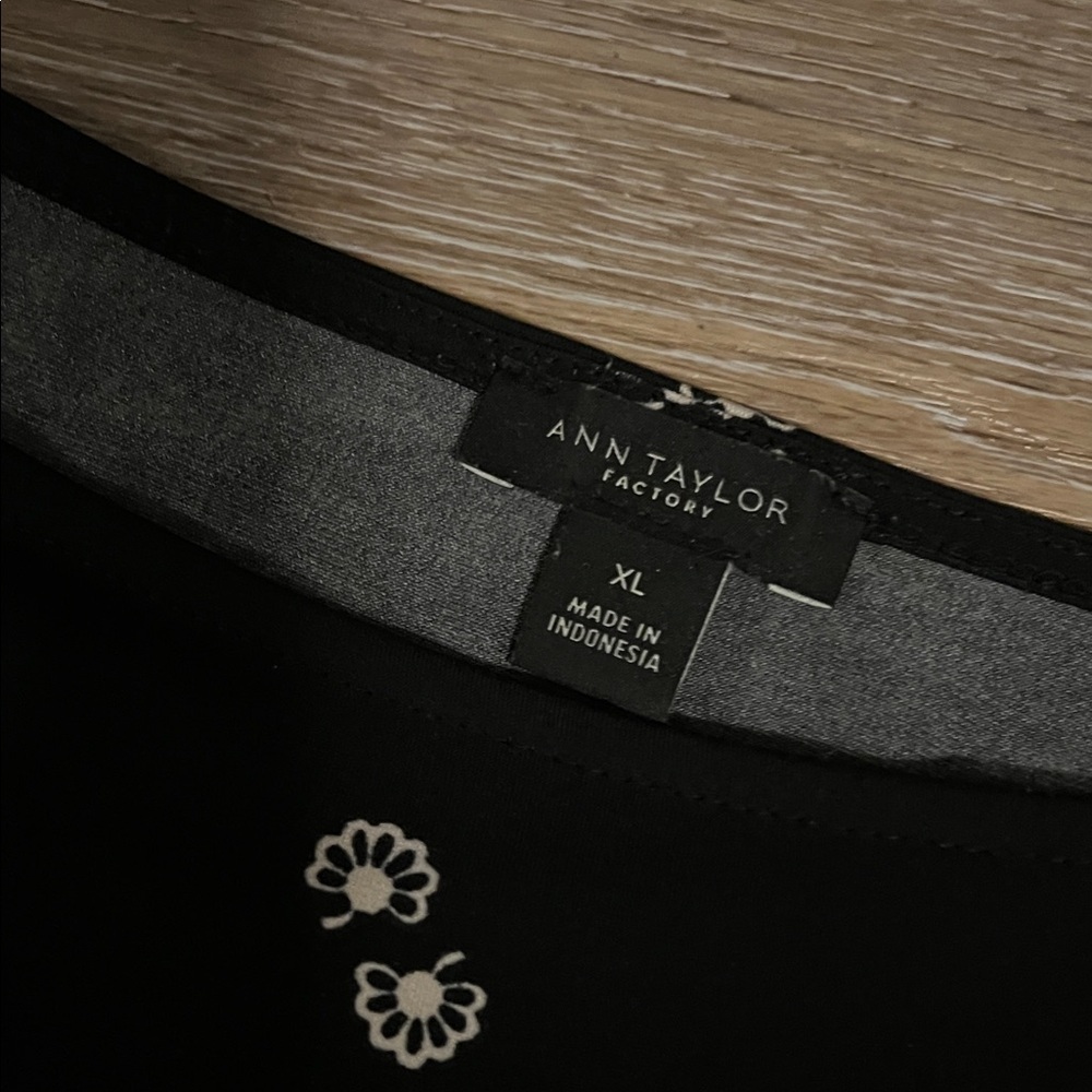 Ann Taylor Factory Top - Picture 2 of 4